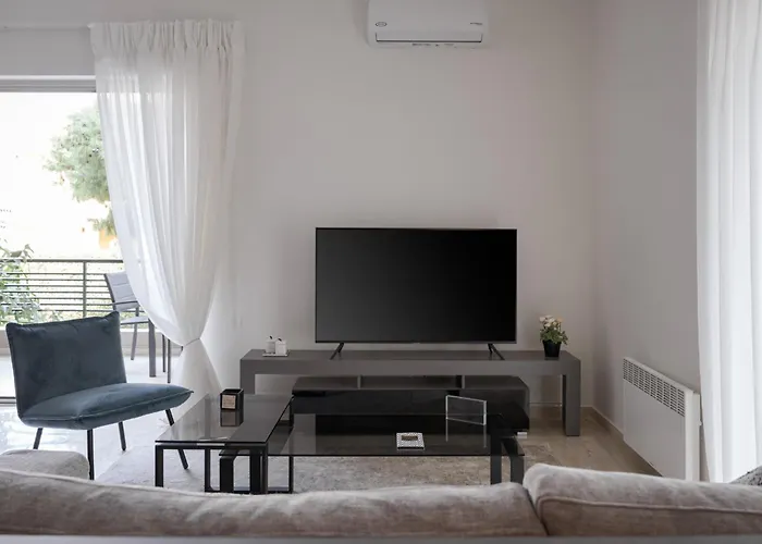 Vouliagmeni Stylish Apartment